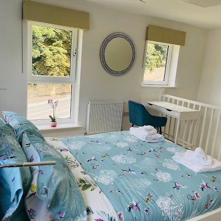 Vila Cheerful 2-Bed Townhouse In Wakefield With Parking Exteriér fotografie