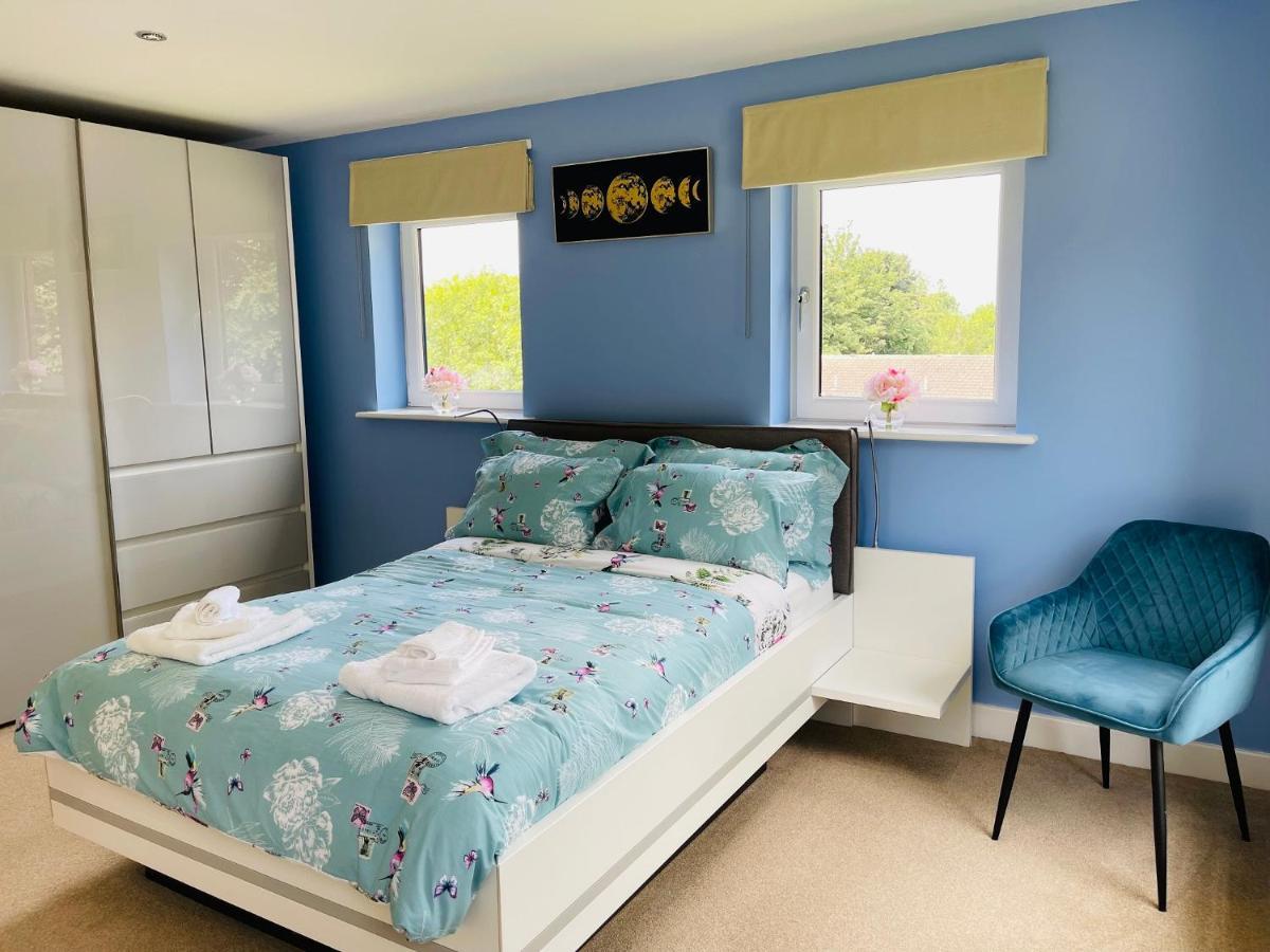 Vila Cheerful 2-Bed Townhouse In Wakefield With Parking Exteriér fotografie