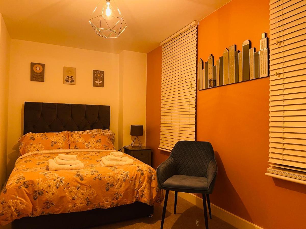 Vila Cheerful 2-Bed Townhouse In Wakefield With Parking Exteriér fotografie